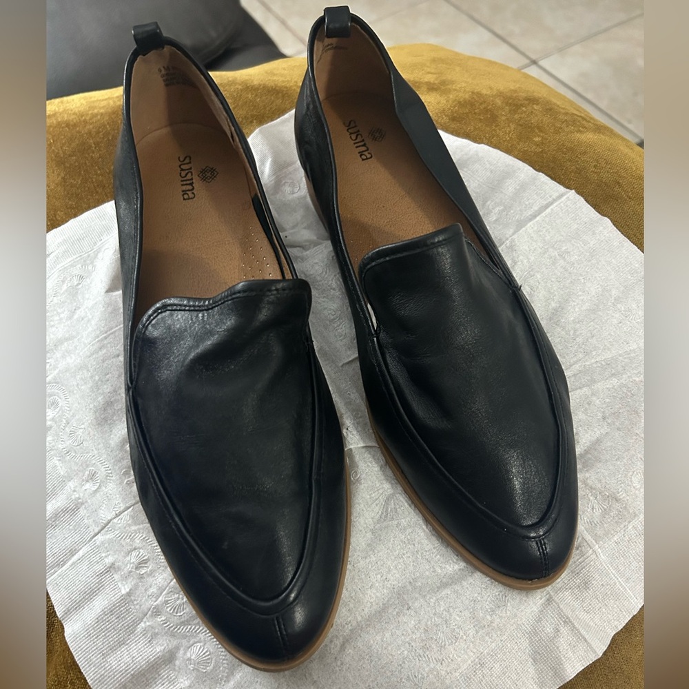 Susina Kellen Black soft leather loafers